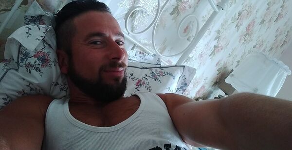  ,   Alex, 43 ,   ,   