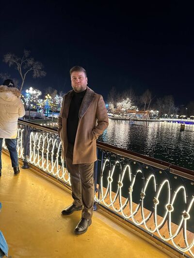  ,   Anton, 37 ,   ,   