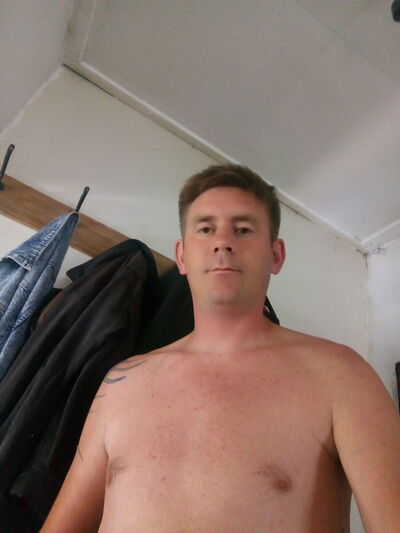 ,   Viktor, 34 ,  