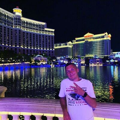  Woodland Hills,   Serega, 47 ,   ,   , c 