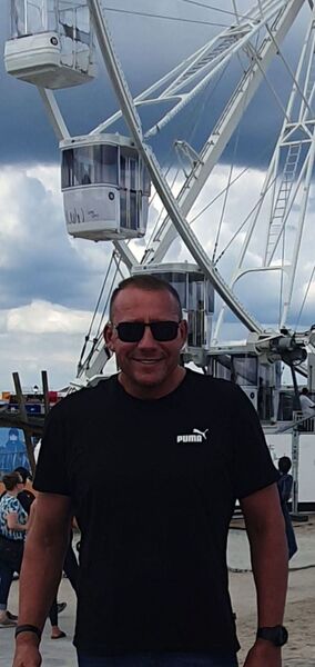  ,   Valentin, 48 ,     , c 
