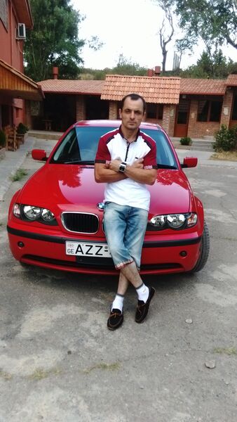  ,   Vaniko, 41 ,  