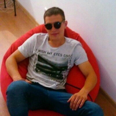  -,   Edgar, 32 ,   ,   , c 
