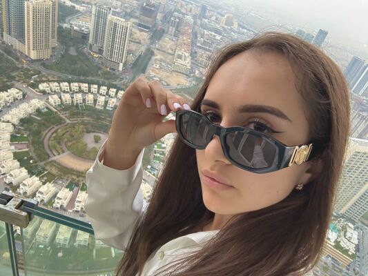  ,   Julia, 20 ,   ,   