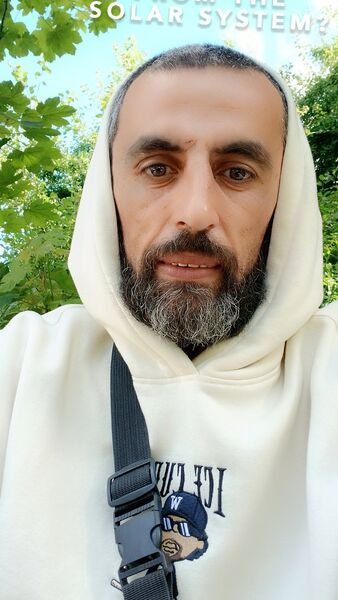  ,   Leon, 37 ,   ,   