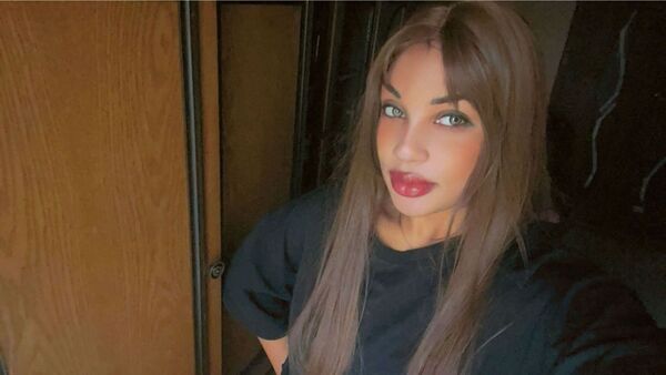  ,   Claudia, 25 ,   ,   