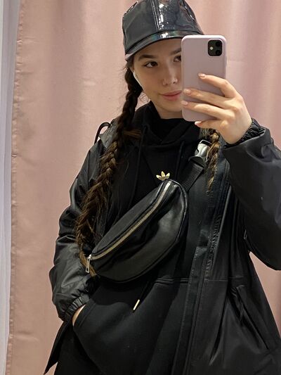  ,   Elena, 21 ,     