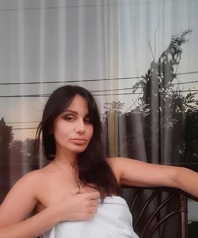  ,   Julia, 47 ,  