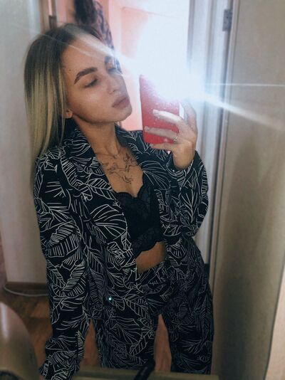  ,   Aleksandra, 22 ,   