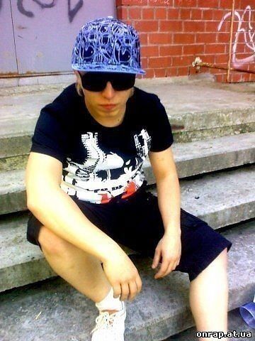  ,   Viktor, 32 ,   