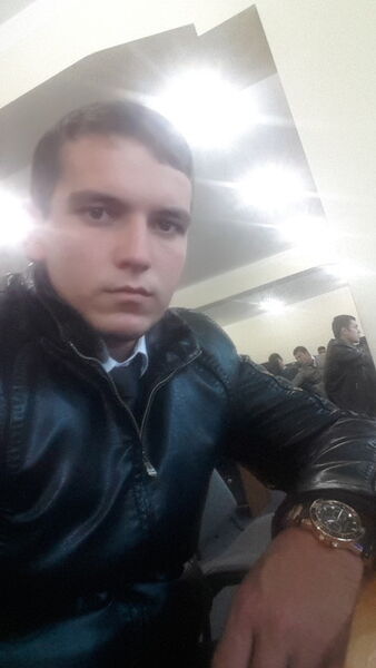  ,   Fozil, 32 ,   