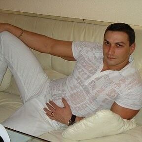  ,   Nik, 38 ,   