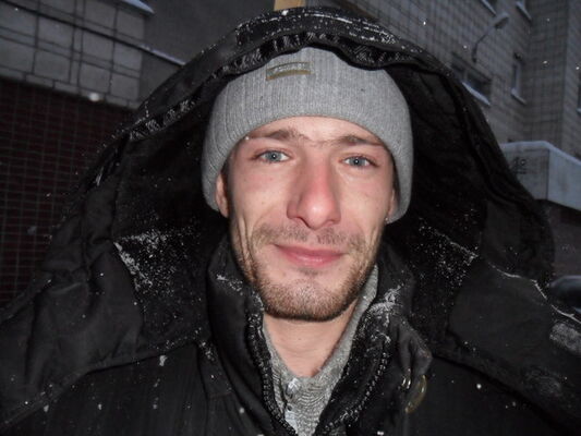  ,   Andrrew, 42 ,   