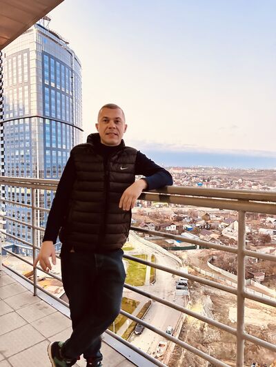  ,   Artem, 37 ,   ,   , c , 