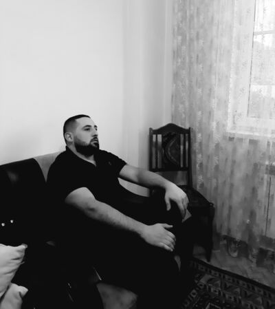  ,   Artur, 28 ,   ,   