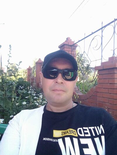  ,   Cergei, 42 ,   ,   