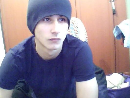  ,   Eddi, 32 ,   