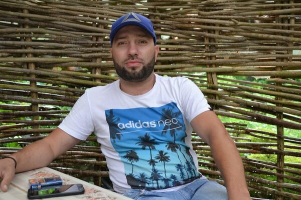  ,   Yurii, 42 ,   c 