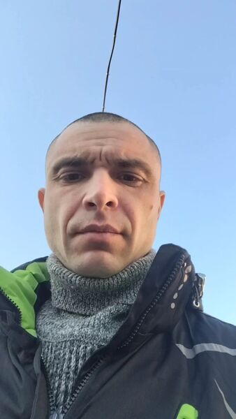  ,   Viktor, 42 ,   ,   