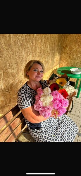  ,   Elena, 57 ,   c 
