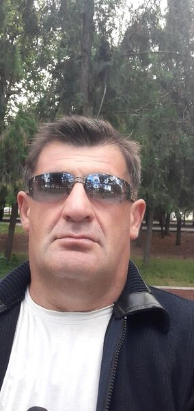  ,   Leon, 48 ,     , c 