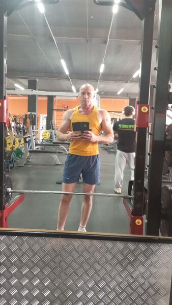  ,   Alxn, 44 ,  