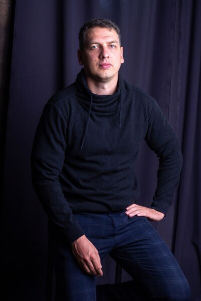  ,   Denis, 38 ,   c 
