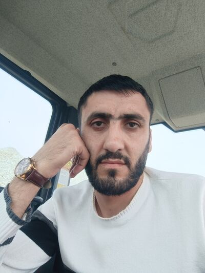  ,   Artyom, 35 ,   ,   
