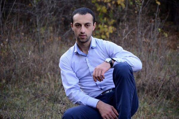  ,   Taron, 34 ,   