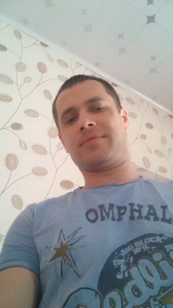  ,   Valer, 44 ,   