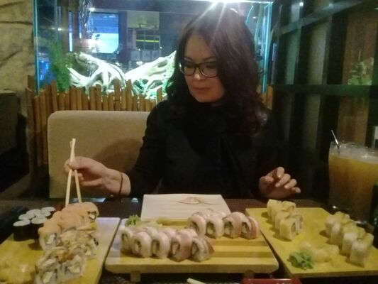  ,   Lyna, 44 ,   ,   