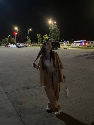  ,   Milana, 18 ,   ,   