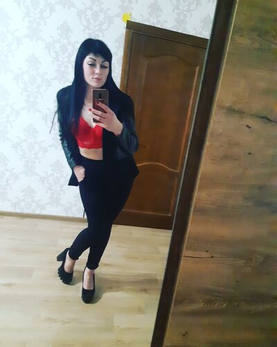  ,   Veronicka, 32 ,  