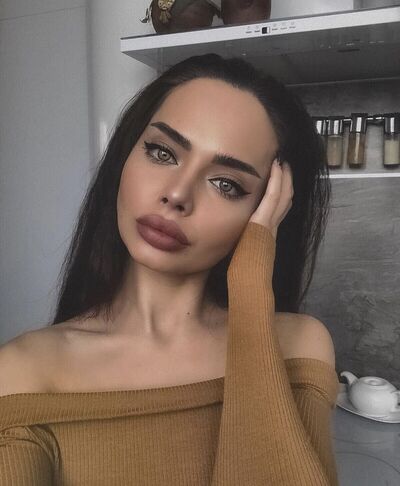  ,   Anna, 29 ,  