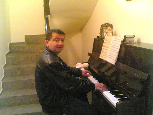  ,   Razmik, 55 ,   ,   , c 