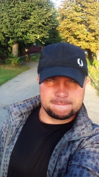 -,   Nick, 44 ,  