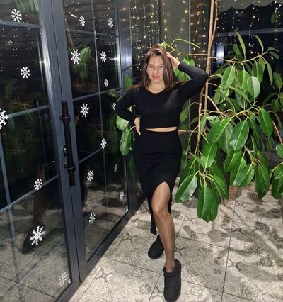  ,   Inna, 37 ,  