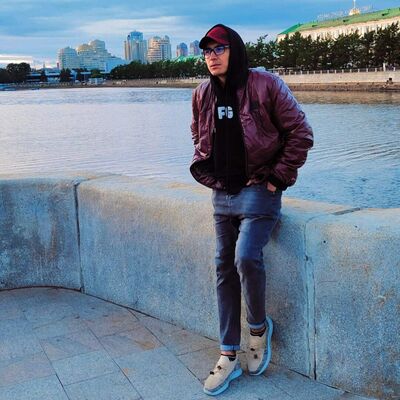  ,   D j o n i, 25 ,   ,   , c , 