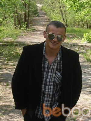  ,   Viktor, 37 ,  