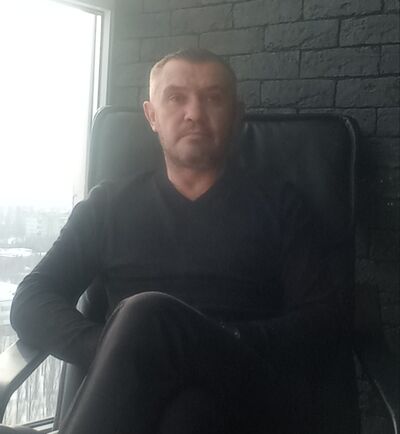  ,   Viktor, 41 ,   ,   