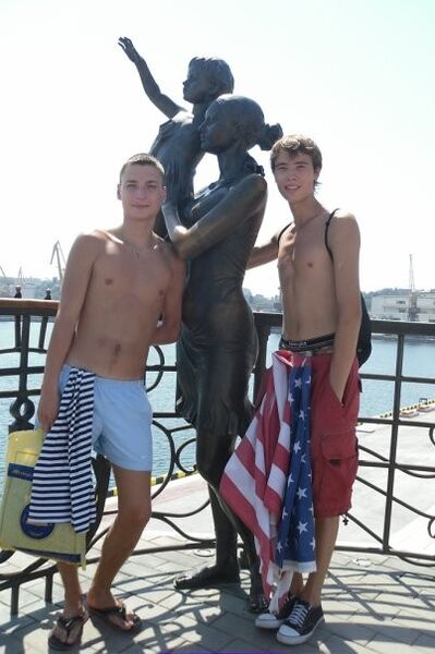  ,   Artur, 33 ,   ,   , c 