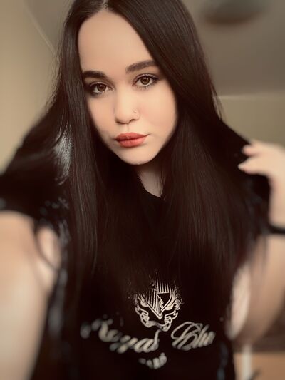  ,   Viktoria, 22 ,   ,   