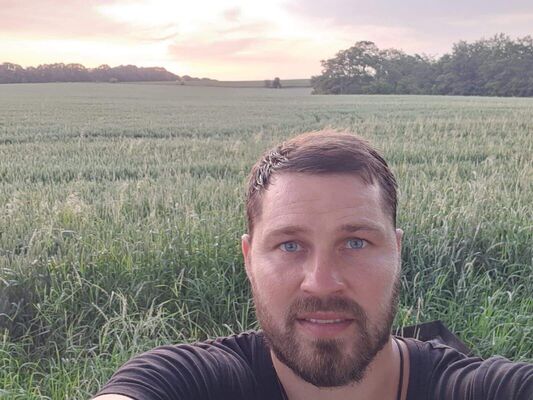  ,   Artem, 37 ,   ,   , c 