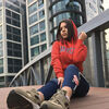  ,  Anja, 22